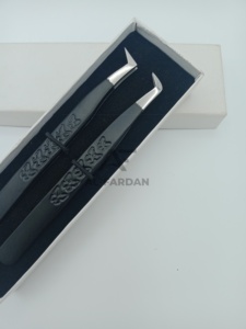 Pinzas para Extensión de Pestañas Color Negro Mate, Agarre Tipo Mariposa, Volumen Ruso, 65, 75, 90 Grados, Pinzas para Pestañas con Logotipo Personalizado - Product Image 4
