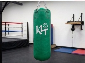 Sac de frappe robuste en cuir PU vert K4 pour la boxe et le kickboxing, à remplir de sable, pour l'entraînement en salle de sport pour adultes - Product Image 5