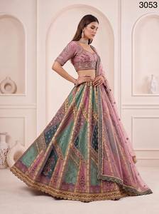 Ensemble de lehenga brodé multicolore pastel intense avec dupatta contrastante, lehenga de mariée - Product Image 4