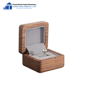 THANH TUNG THINH CO. LTD Boîte à bague carrée moderne en bois naturel avec couvercle transparent, insert coussin blanc et fermeture magnétique pour bijoux - Product Image 5