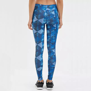 Leggings pour femmes à taille haute, sans couture, longueur intégrale, couleur olive vert, sportifs, pour le yoga, extensibles, respirants, confortables, recyclables - Product Image 3