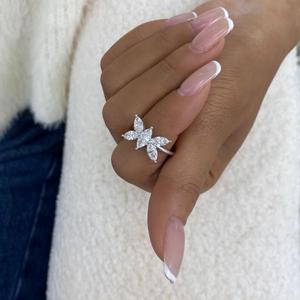 Anillo Floral con Diamantes Marquise en Oro Blanco, Anillo de Compromiso Inspirado en la Naturaleza, Diseño Único de Mariposa, Anillo Fino con Diamante Cultivado en Laboratorio - Product Image 3