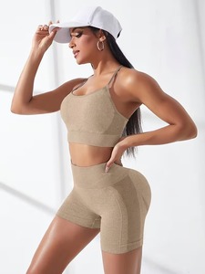 Ensemble de sport d'été sans couture pour femme, débardeur fitness à fines bretelles en Y et short sculptant et liftant les fessiers - Product Image 4