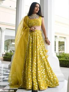 Conjunto de lehenga de georgette para fiesta con bordado floral de hilo y lentejuelas y borde colgante en forma de A, color oliva-mustarda, moda femenina. - Product Image 2