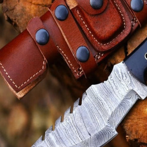 Cuchillo de Caza de Hoja Fija con Patrón Damasco Plateado, Mango Ergonómico Negro y Funda de Cuero Marrón para Supervivencia al Aire Libre y Camping - Product Image 4