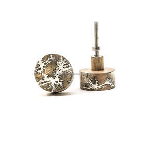 ลูกบิดตู้ทำมือจากเรซิ่นลายนางฟ้าฝังในหินอ่อนและกระดูกมอป  งานหล่อแบบแข็ง รูปทรงกลม ของตกแต่งบ้านและของขวัญทางธุรกิจจากอินเดีย - Product Image 4