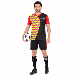 Tenues de football de haute qualité, respirantes et anti-transpiration, fabriquées au Pakistan par une usine OEM offrant un service professionnel pour les équipes. - Product Image 1