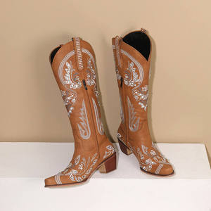 Botas Vaqueras de Cuero Bordadas a Mano de Primera Calidad - Botas Largas Occidentales Personalizadas al por Mayor para Hombre y Mujer - Product Image 6