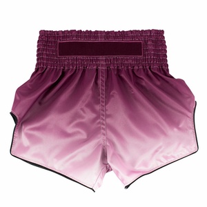 Shorts de Muay Thai de qualité supérieure fabriqués au Pakistan, style tendance, taille élastique, satin/nylon/polyester, écologiques et respirants - Product Image 3