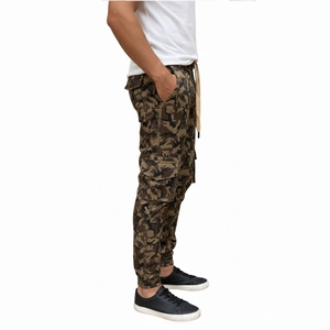 Pantalones Cargo de Camuflaje con Corte Relajado - Product Image 2
