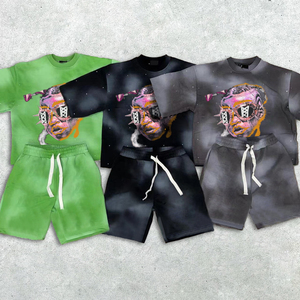 Ensemble deux pièces personnalisé avec broderie et sérigraphie, t-shirt délavé à l'acide et short de survêtement vieilli pour homme - Product Image 1
