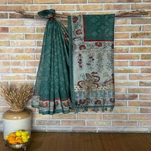 Sari de lino de seda VASTRA COTTAGE con diseño de fusión Bandhani Kalamkari, borlas Phunka y blusa Kalamkari a juego - Product Image 1