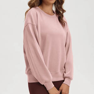 Sweat-shirt pour femme à col ras du cou, coupe courte, avec logo personnalisé, épaules tombantes, poignets et ourlet côtelés, style oversize - Product Image 4