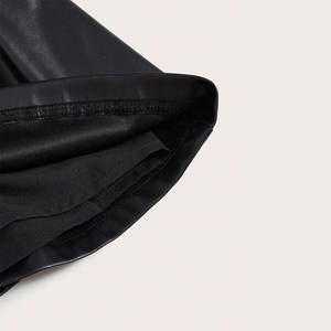 Minifalda de cuero sintético negro para mujer 2026, corte A, con dobladillo acampanado y plisado, con pantalones cortos, OEM ODM - Product Image 3