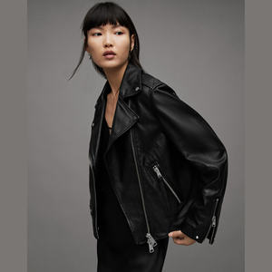 Veste en cuir de vachette noire de luxe, doublée de fourrure, imperméable et coupe-vent pour femme, veste en cuir de moto personnalisée pour l'hiver et les activités de plein air - Product Image 3