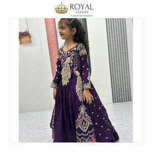 Colección de Ropa Tradicional India: Lehenga Choli de Seda Chinnon Ligera y de Alta Calidad, Nuevo Diseño de Choli para Niños en Venta - Product Image 4