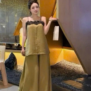 Ensemble deux pièces décontracté et sexy pour femme, en coton écologique, lavable, confortable, tendance, emballage personnalisé, fabriqué au Vietnam - Product Image 3