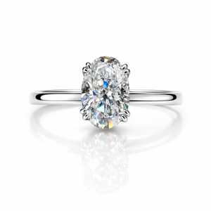 Anillo de compromiso ovalado de moissanita con efecto hielo triturado, anillo de propuesta con halo oculto para ella - Product Image 1