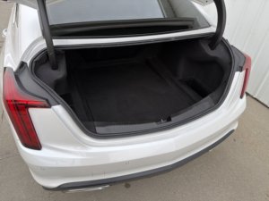 Sedán Cadillac CT5 Premium Luxury AWD 2024 Blanco con Asientos de Cuero - Product Image 6