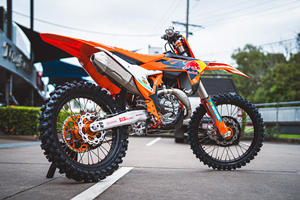 DESCUENTO para la Motocicleta Todoterreno K T M 450 S X-F Factory Edition 2024, Lista para Enviar - Product Image 3