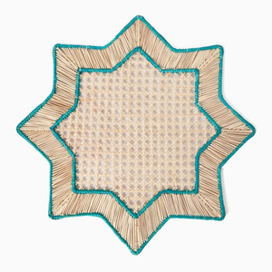 Napperons ronds en raphia bicolore tressé effet soleil, avec bord festonné, pour décoration de table de mariage style bohème chic (vente en gros) - Product Image 3