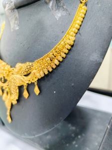 Conjunto de Collar con Colgante Floral de Oro Sólido de 22K para Mujer, Joyería Tradicional India para Novia, Fiesta de Compromiso y Boda - Product Image 3