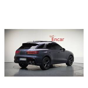 Genesis GV70 2.5T 2024, Gasolina, 2WD, con Caja de Cambios Automática, Asientos de Cuero, Cámara Trasera, 30,396 km, Volante a la Izquierda - Product Image 2