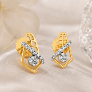 Boucles d'oreilles clous diamantées en forme de bouclier abstrait doré - Product Image 4
