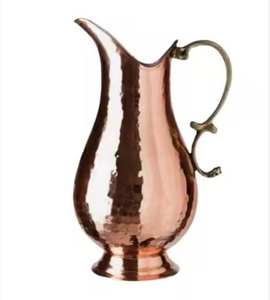 Carafe en métal aluminium de design, finition argentée, avec poignée design, fabriquée en Inde - Product Image 2