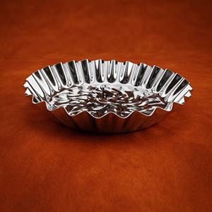 ถาดช็อกโกแลตสแตนเลสสตีลหรูหรา ลายร่อง ดีไซน์ลายนูนสวยงาม เคลือบโครเมียม สำหรับเสิร์ฟขนมหวานและงานปาร์ตี้ - Product Image 2