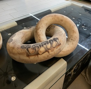 Chaînes en résine au design moderne pour la décoration intérieure, chaînes de table en résine torsadée uniques, chaînes en polyrésine faites à la main pour cadeaux - Product Image 2