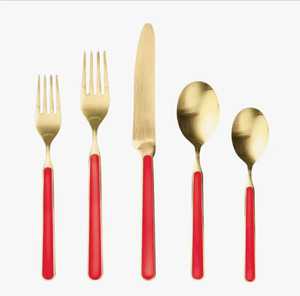 Ensemble de couverts en métal au design moderne avec finition dorée et poignées blanches pour une table à manger élégante et une utilisation en cuisine - Product Image 6