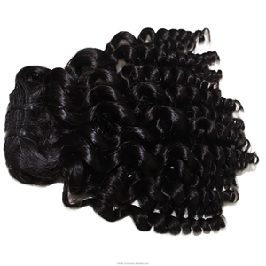 Rizos relajados, definición duradera: nuestros mechones de cabello rizado suelto conservan su forma a través de cada lavado y peinado. - Product Image 5