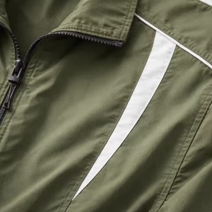 Ensemble de survêtement tendance pour homme, coupe-vent à capuche, imprimé, léger, en polyester, color block, avec pantalon de jogging et fermeture éclair intégrale, style streetwear, vente en gros - Product Image 6