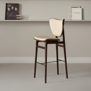 Silla de Bar Elephant Fabricada con Madera de Teca Sólida con una Silueta Audaz y Asiento Generosamente Acolchado - Product Image 1