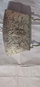 กระเป๋าคลัทช์เหล็กสำหรับผู้หญิงกระเป๋าถืออุปกรณ์เสริมแฟชั่นพร้อมกระเป๋าคลัทช์สไตล์แฟนซีจากผู้ผลิตอินเดีย - Product Image 4