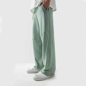Pantalon de survêtement ample pour homme, très demandé, coupe large, avec bordure contrastante blanche, vert sauge, en molleton épais - Product Image 2