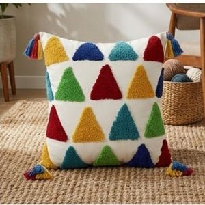 Coussin décoratif géométrique tufté carré style bohème multicolore à motifs triangulaires avec pompons à prix de gros - Product Image 5
