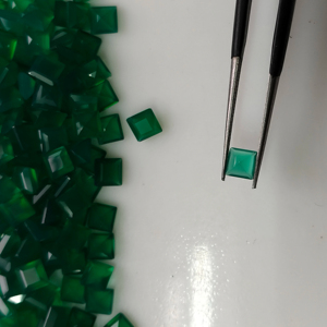 พลอยออนิกซ์สีเขียวธรรมชาติ 4 มม. ทรงสี่เหลี่ยมเจียระไนแบบสเต็ปคัท คุณภาพดีที่สุด พลอยเม็ดเดี่ยวสำหรับทำเครื่องประดับ ผลิตภัณฑ์จากเรดเมาน์เทนเจมส์ - Product Image 5