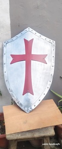 Chevalier templier médiéval |   Écusson de la Croix-Rouge |   Guerrier en acier fonctionnel |   Décor authentique - Product Image 3