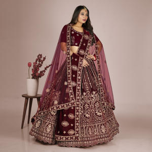 ชุดเลเฮนกาโชลีผ้ากำมะหยี่พร้อมผ้าคลุมสองชั้น ตกแต่งด้วยงานปักอย่างประณีต กระโปรงทรงบาน เสื้อเข้าชุด และผ้าคลุมตาข่ายเนื้อนุ่ม - Product Image 2