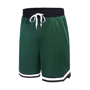 Shorts pour hommes en polyester vert uni à séchage rapide avec cordon de serrage à la taille, style décontracté, longueur courte, taille mi-haute - Product Image 2