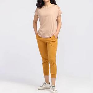 Camisetas de Mujer con Logotipo Personalizado, Fabricación en Fábrica, Última Tendencia, Transpirables, de Alta Calidad, con el Mejor Material, Alta Demanda - Product Image 3