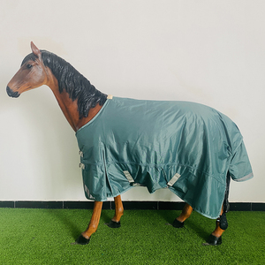 BRAND ZONE Manta de Invierno para Caballo de Forro Polar Impermeable Personalizada con 2 Correas para las Patas - Diseño de Cuello Estándar - Product Image 3
