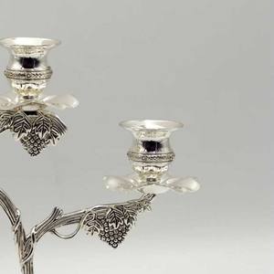 Candelabro Antiguo Plateado de 3 Brazos con Tallado de Vid, Elegante Portavelas de Metal como Centro de Mesa para Decoración de Bodas - Product Image 5