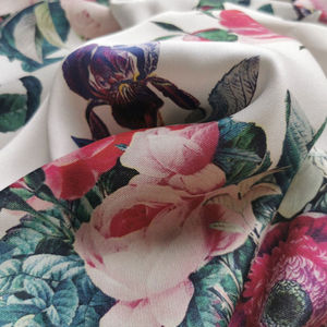 Écharpe carrée en satin de soie personnalisée pour filles avec motif de nœuds, en soie de mûrier ultra douce, taille et couleur personnalisables - Product Image 3