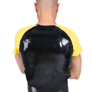 Camiseta de Hombre Negra Brillante con Mangas Raglán, Ribete Amarillo en Contraste, Cuello Redondo, Tejido de Punto, Corte Casual - Product Image 1