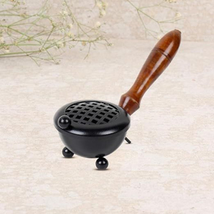 Quemador de Incienso de Metal Negro Mate Hecho a Mano con Mango Ergonómico de Madera, Portátil, para Resina - Product Image 6
