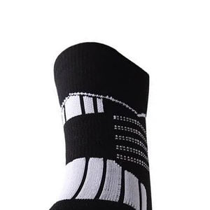 Chaussettes de sport géométriques noires et blanches, longueur cheville, respirantes, tricotées pour le basketball, chaussettes de sport d'été pour adultes - Product Image 2