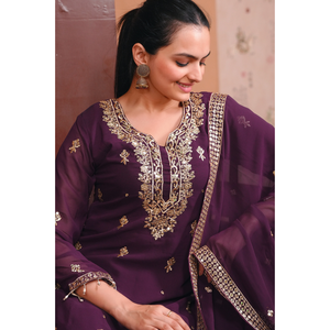 Ensemble élégant de kurti et pantalon en faux georgette avec dupatta brodé, bordure en dentelle et travail de sequins, tenue de fête pour femmes - Product Image 5